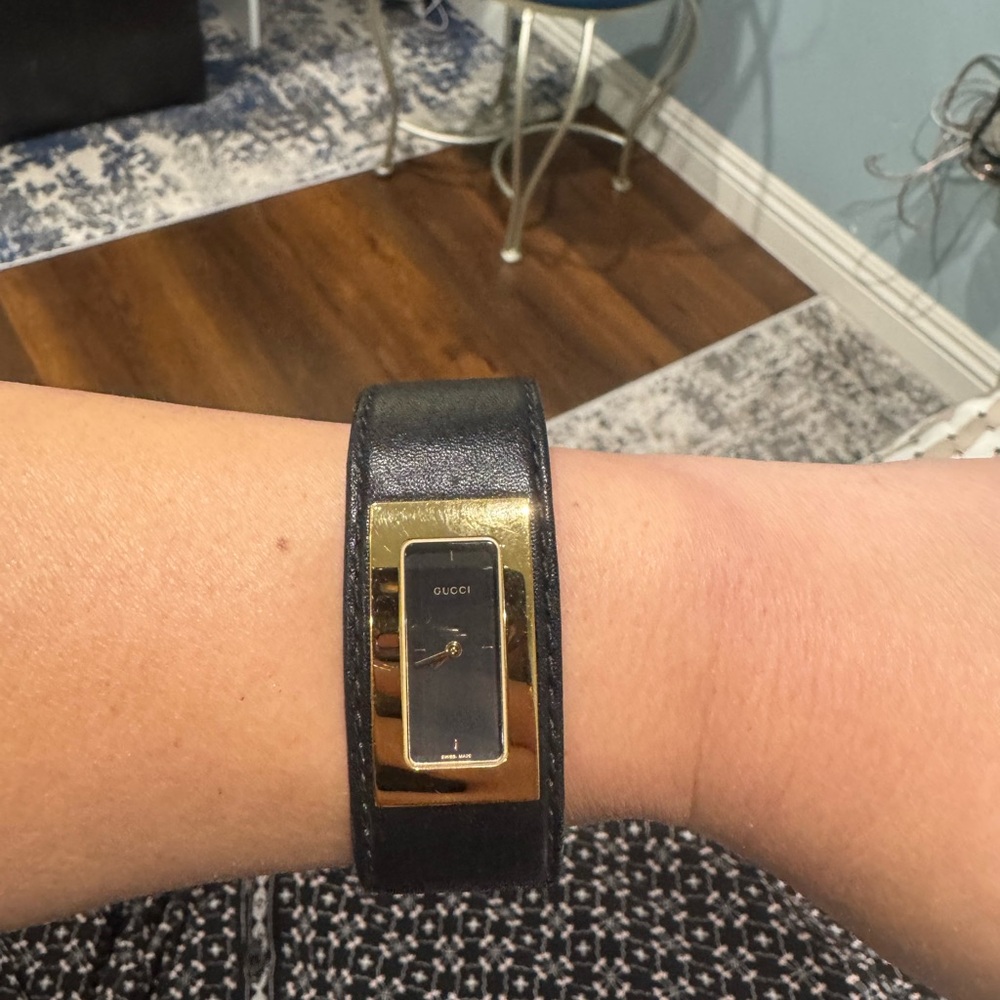 Woman Gucci Black Leather Strap - Picture 8 of 9